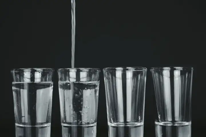 7 acontecimentos incríveis quando você bebe água por 30 dias
