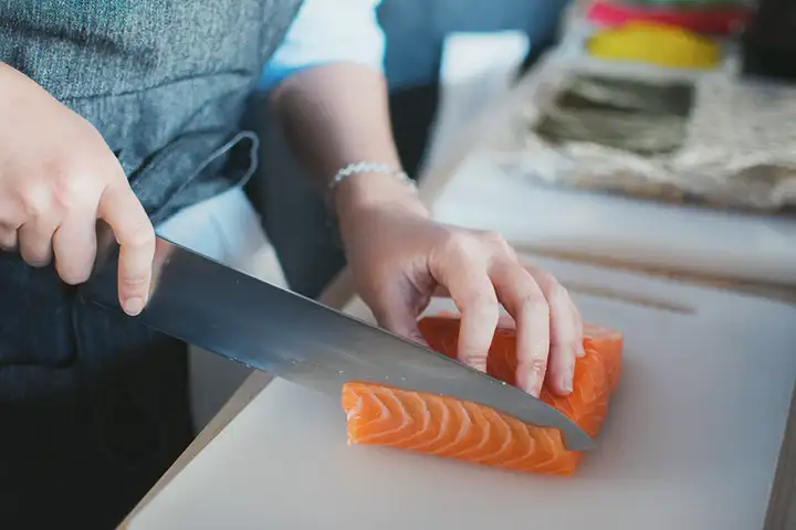 Anisakis | Doença causada por comer peixe cru ou mal cozido