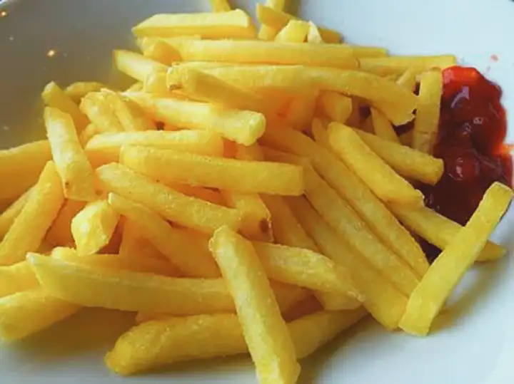 Batatas fritas prontas para fritar podem causar câncer