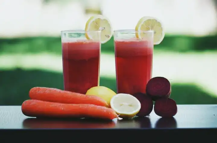 4 bebidas para aliviar os sintomas de anemia