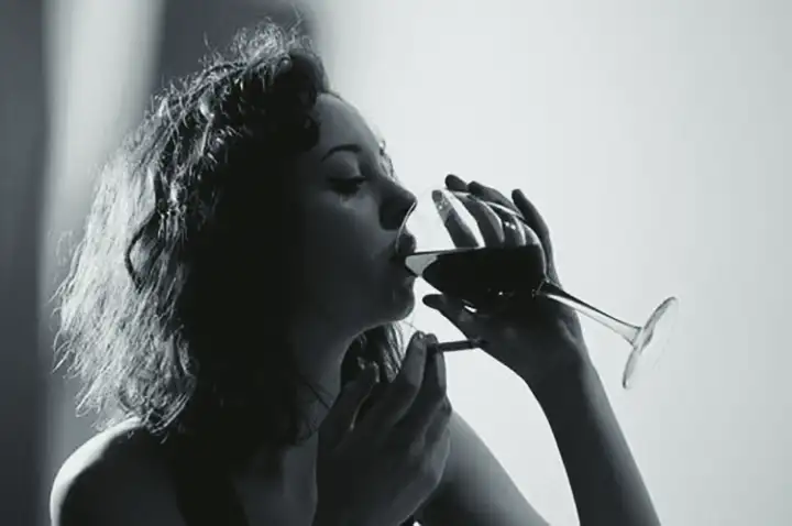 7 benefícios de beber vinho apoiado pela ciência
