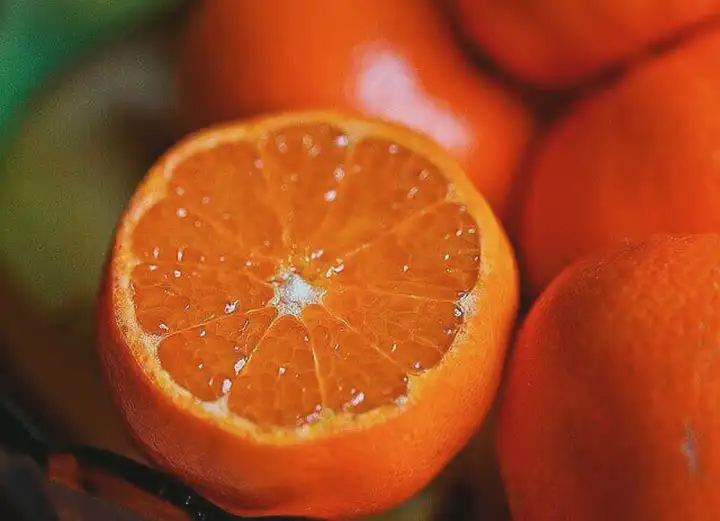 5 benefícios de saúde do chá da casca da laranja