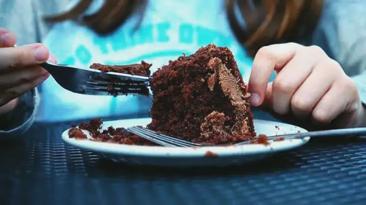 Bolo De Chocolate No Café Da Manhã Para O Cérebro