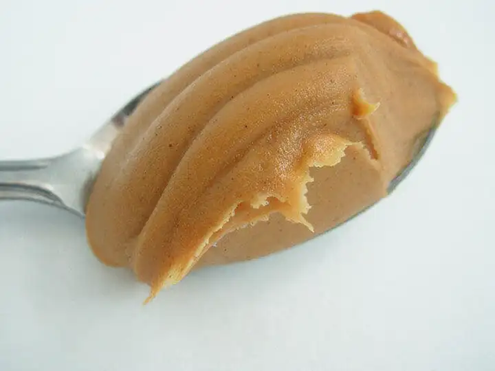 Comer amendoim causa acne na pele?