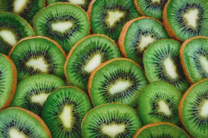 Comer kiwi para diminuir o colesterol