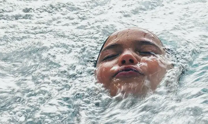Como a natação muda seu cérebro e faz você ser mentalmente mais saudável