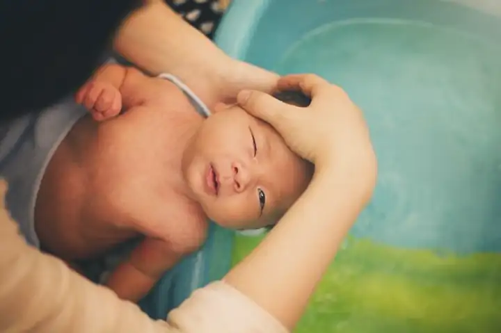 Como dar um banho em seu bebê