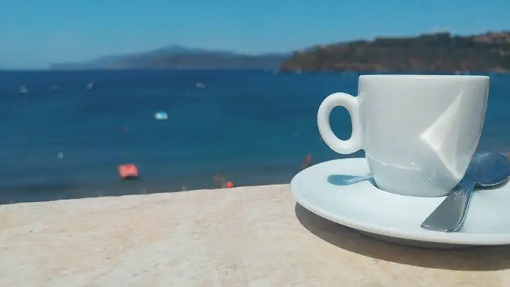 Consumir cafeína durante o verão? A resposta vai surpreender