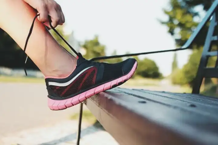 Dor abdominal no lado inferior direito após a corrida