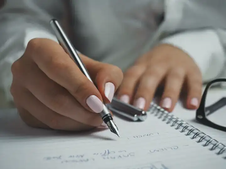 Causas de dormência e dor na mão esquerda