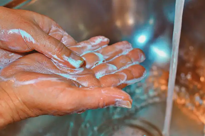 Lavagem da mão é a chave para o controle de infecções