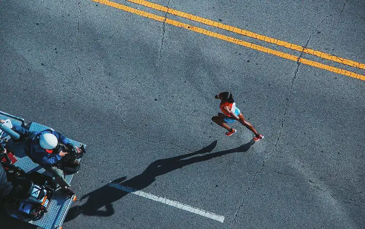 O que pode causar dor retal na corrida?