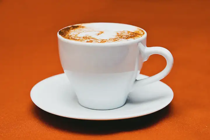 Por que é tão difícil parar com a cafeína?