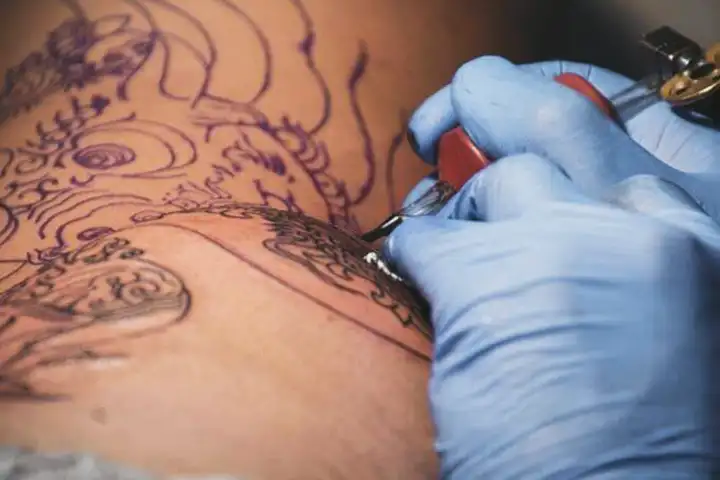 Por que Tatuagem Coça?