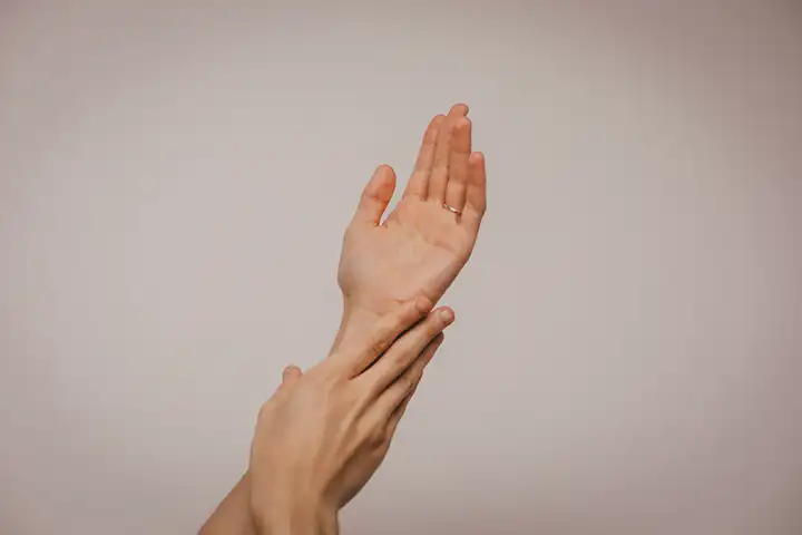 Protuberância e massa na mão e pulso | Cisto benigno a câncer 