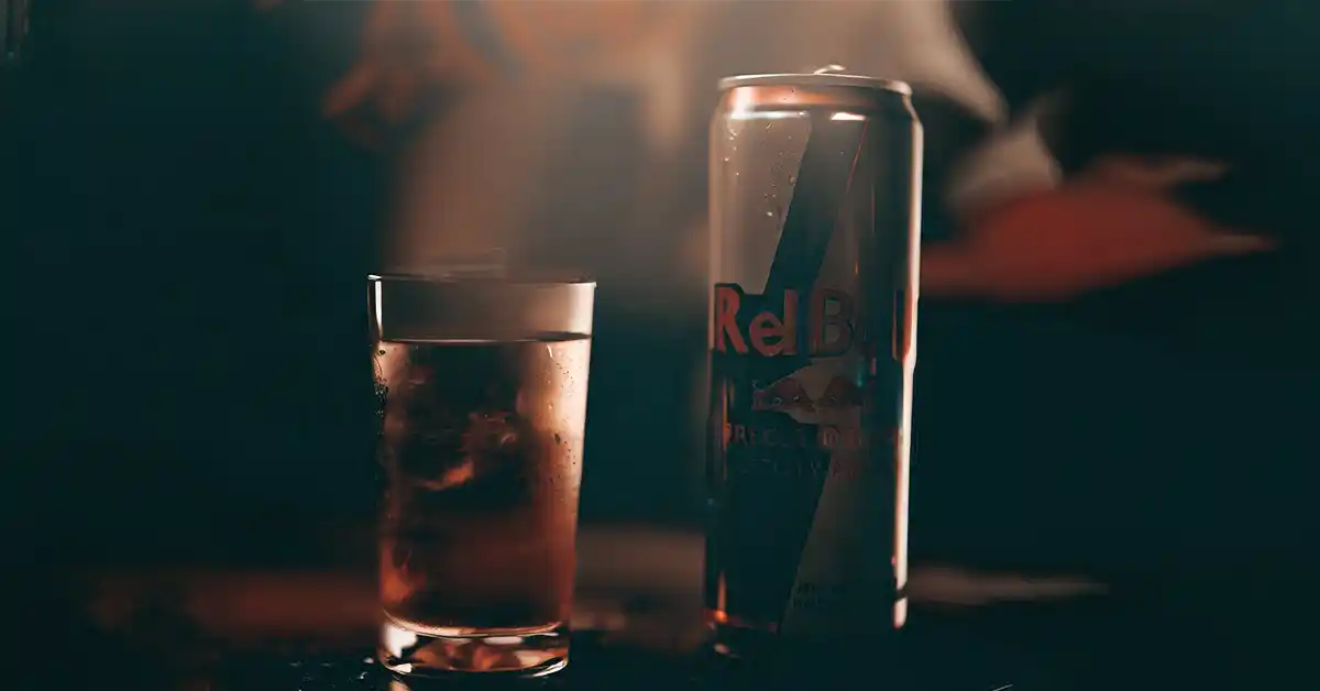 Red Bull contém álcool? Saiba a verdade!