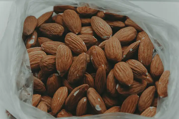 Sabor metálico na boca depois de comer amêndoa