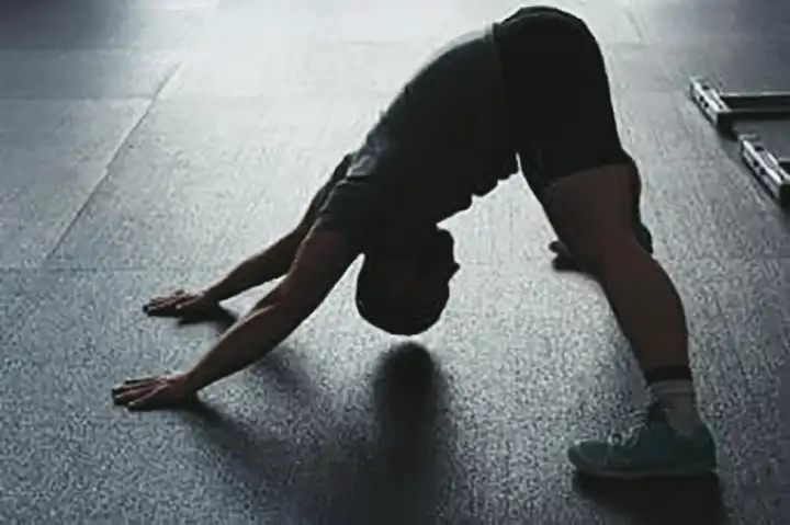 Sensação de espasmos musculares no pescoço